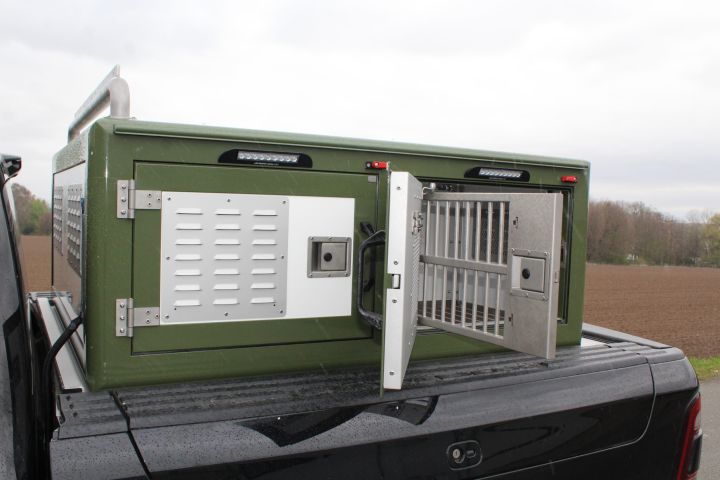 Hundetransportboxen-Anlage auf Pickup Dodge Ram