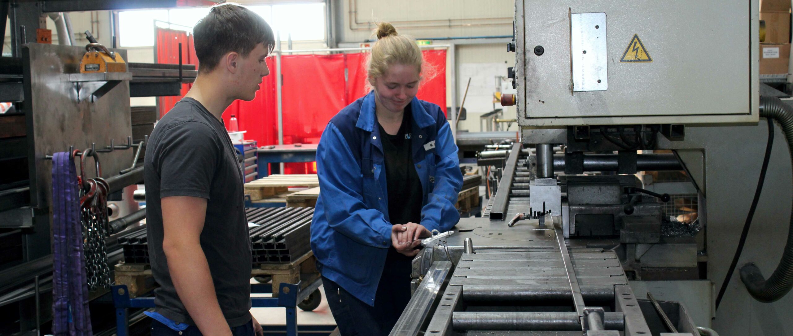 Azubis bauen Stahlgeländer