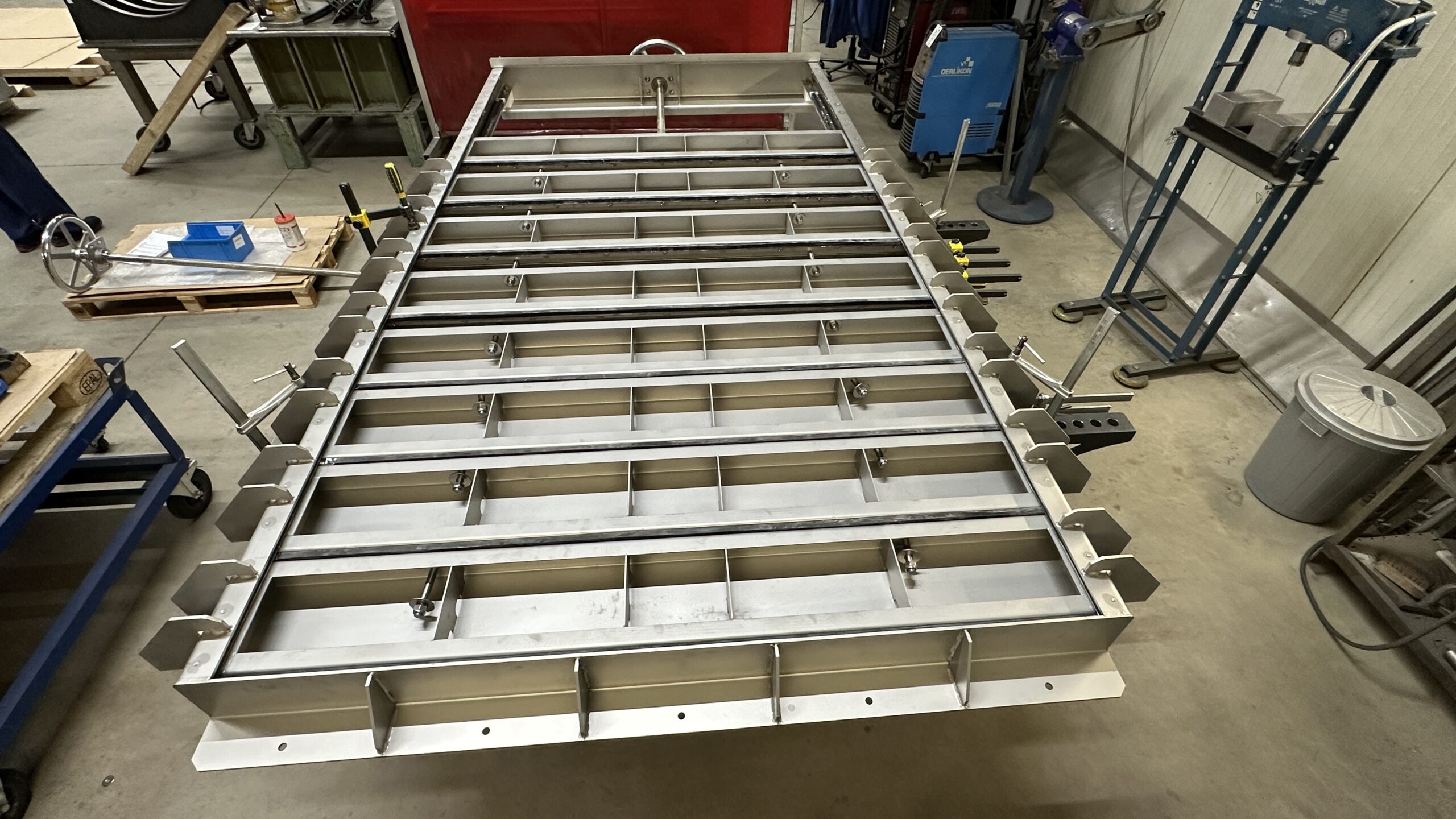 Rinnen-Lammellen-Schütz liegend