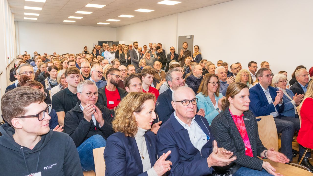 Das BOZ ist eröffnet voller Saal