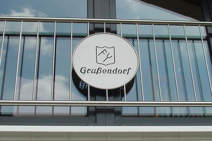 GLA-WEL | Balkon-Geländer und Logo Edelstahl