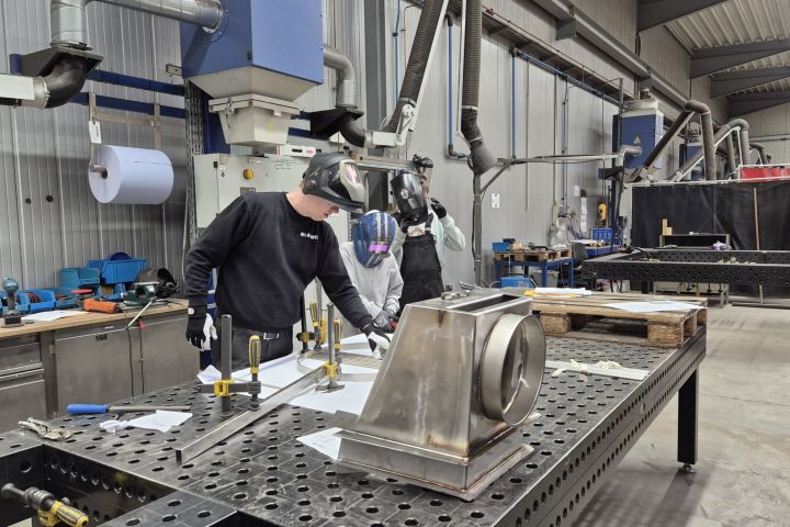 Einrichten und Heften am Schweißarbeitsplatz