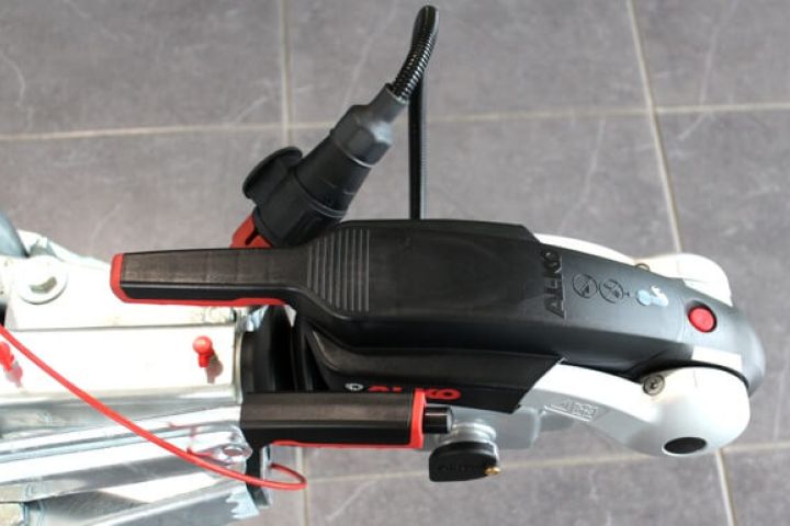 Kugelkupplung mit Schlingerdämpfung