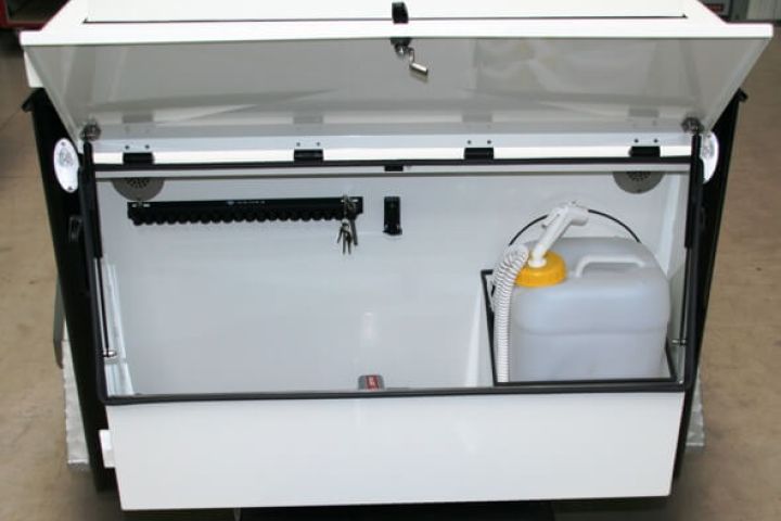 Wassertank mit Pumpe