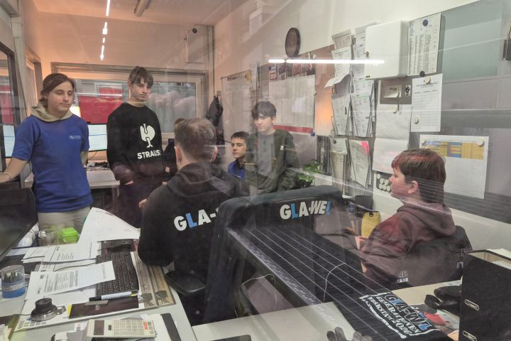 Schüler im Produktionsbüro