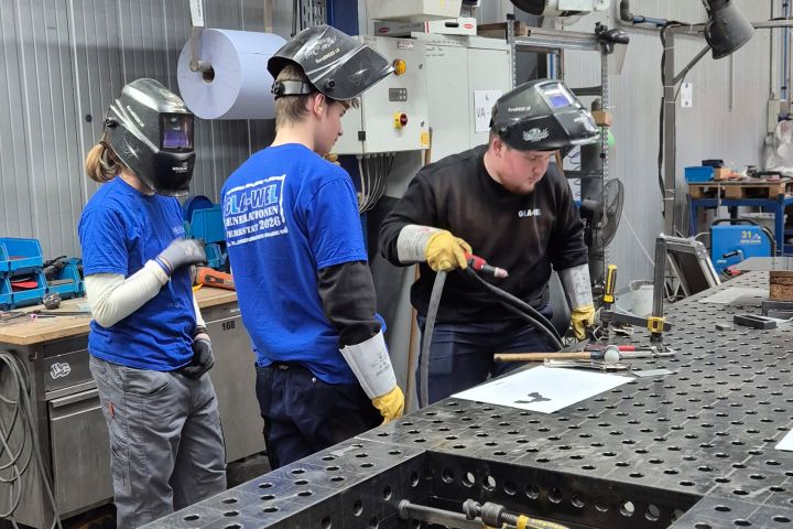 Schweißarbeiten unter Anleitung